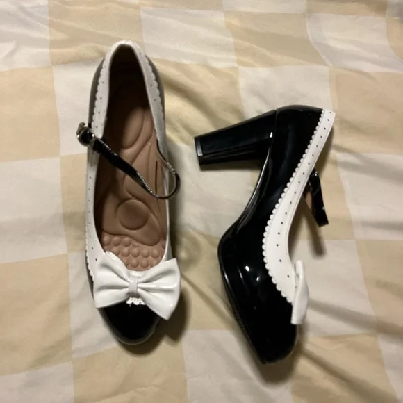 Black and White Mary Jane Heels - Picture 7 of 7